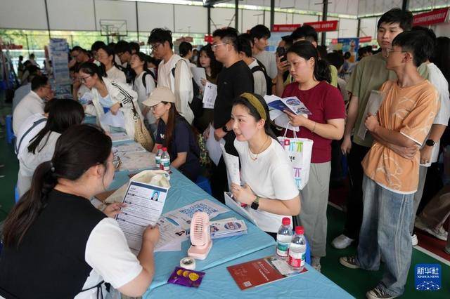 浙江杭州：校园招聘助就业