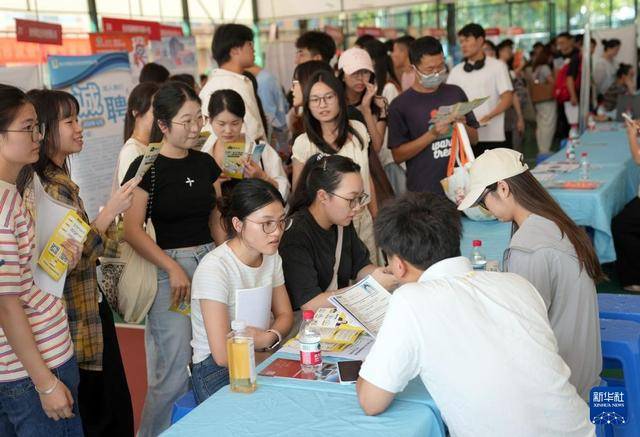 浙江杭州：校园招聘助就业