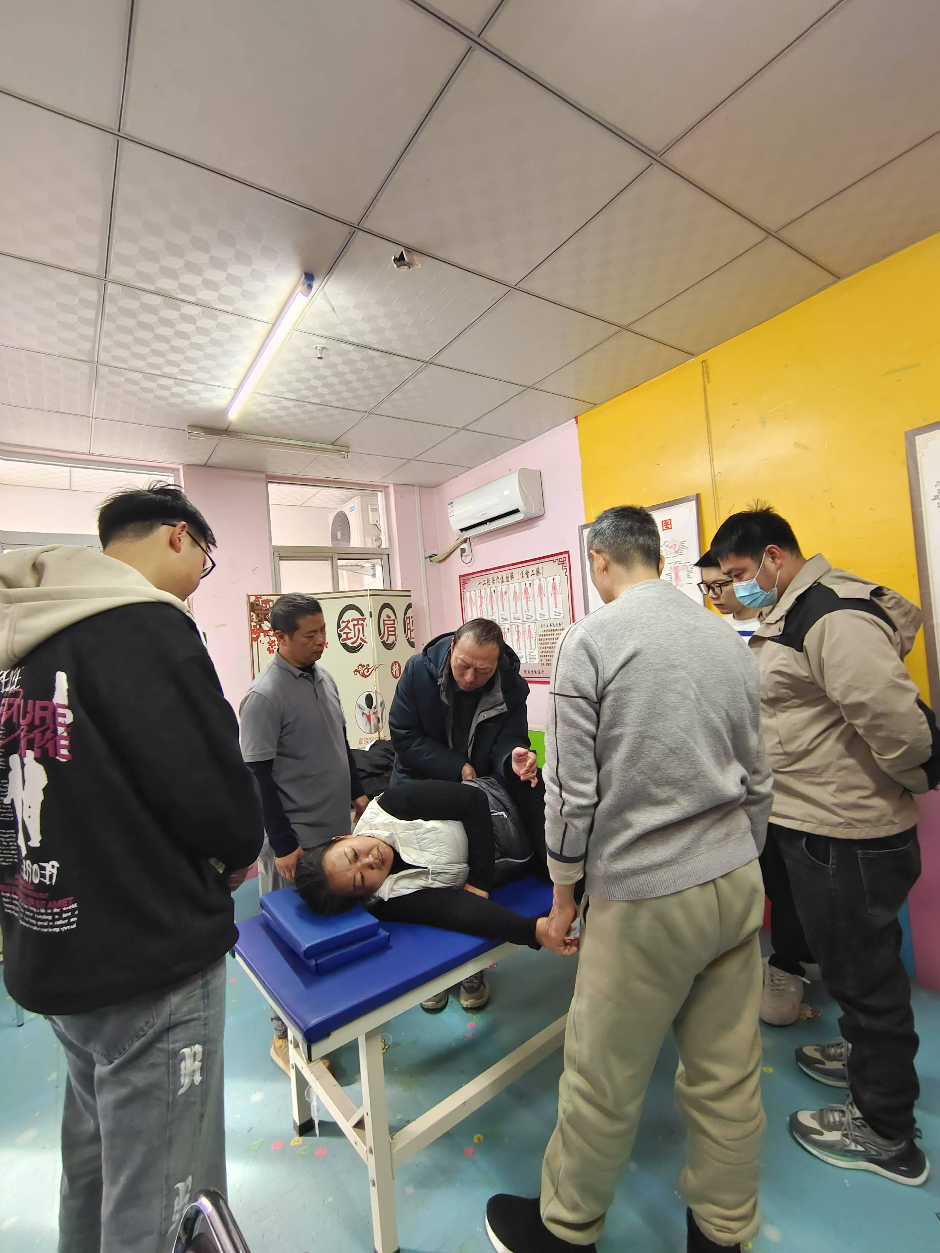 装修工转行做推拿可以吗？