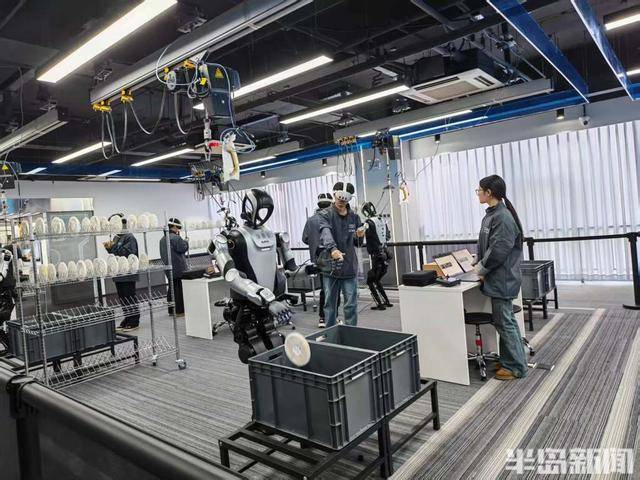 青岛首家人形机器人学校开学啦