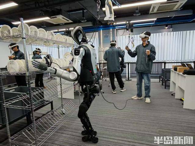 青岛首家人形机器人学校开学啦