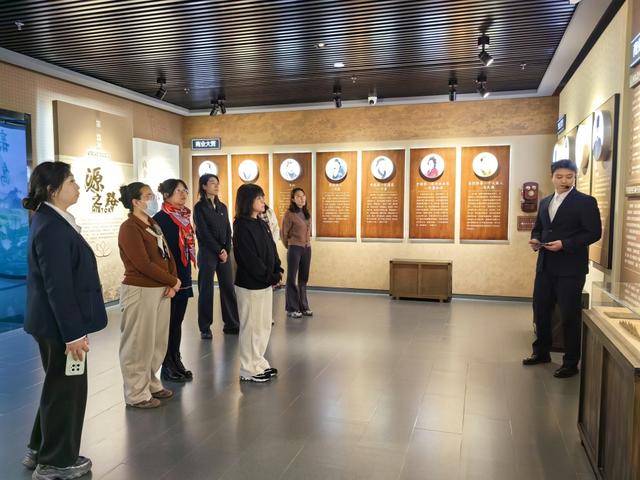 清风相伴,廉润初心——青岛嘉峪关学校、青岛宁夏路小学、青岛澳门路小学教育集团开展主题党日活动