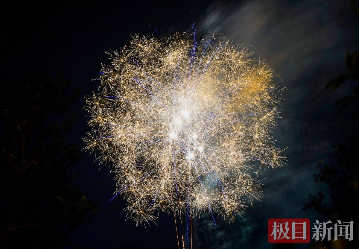 全国最大精准扶贫易地安置点火树银花庆大年